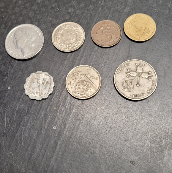 Lot of seven collectable coins - Picture 1 of 4